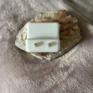 0.6ct 4mm Round Moissanite earrings💎